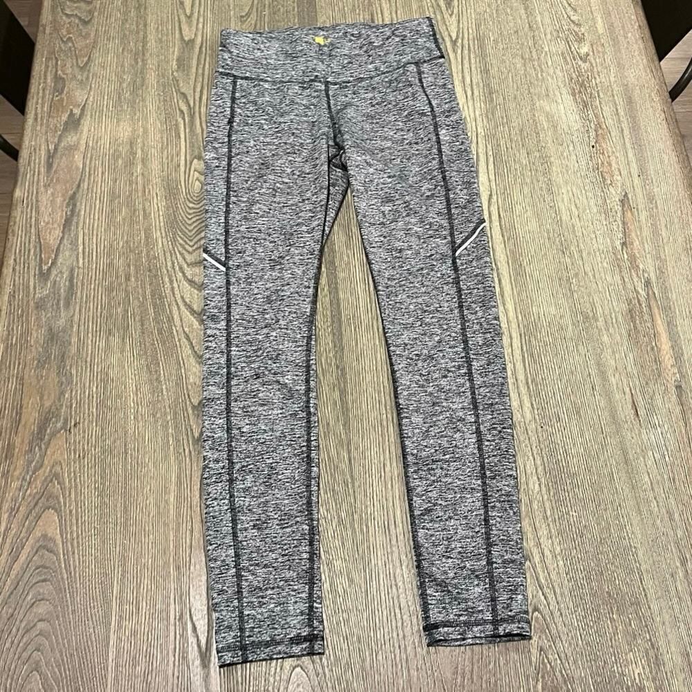 Xersion Mid Rise 7/8 Compression Leggings Stretch Pockets Gray Black Size M